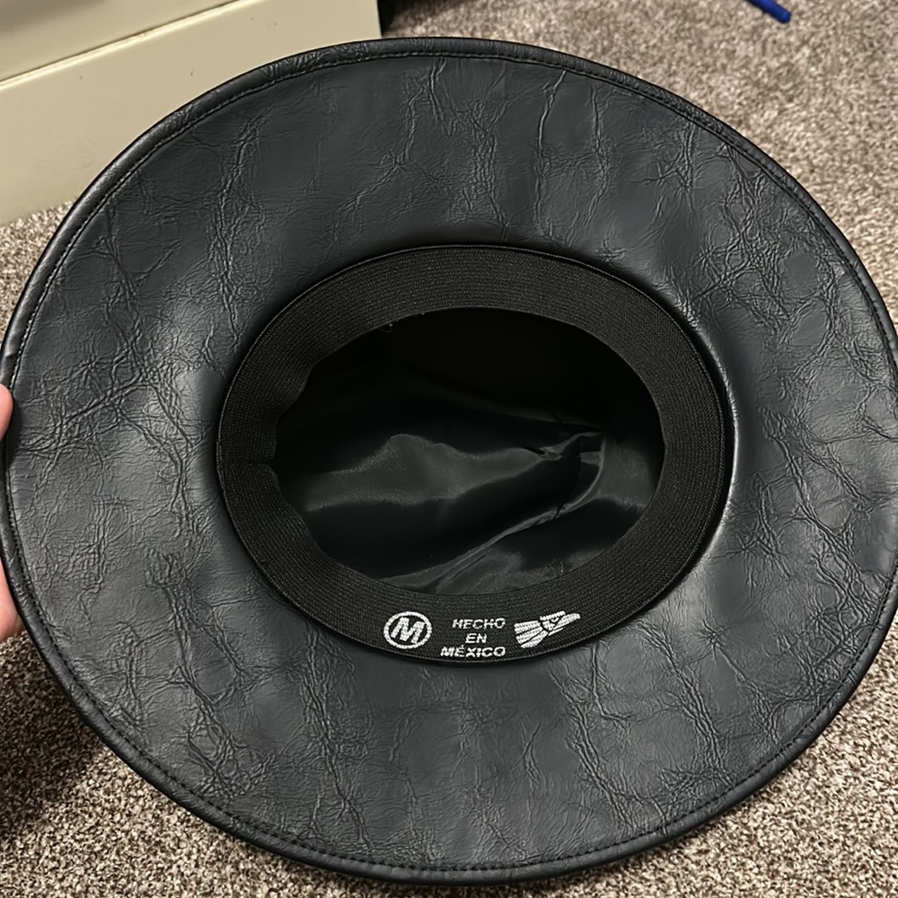 Hat - Picture 4 of 5